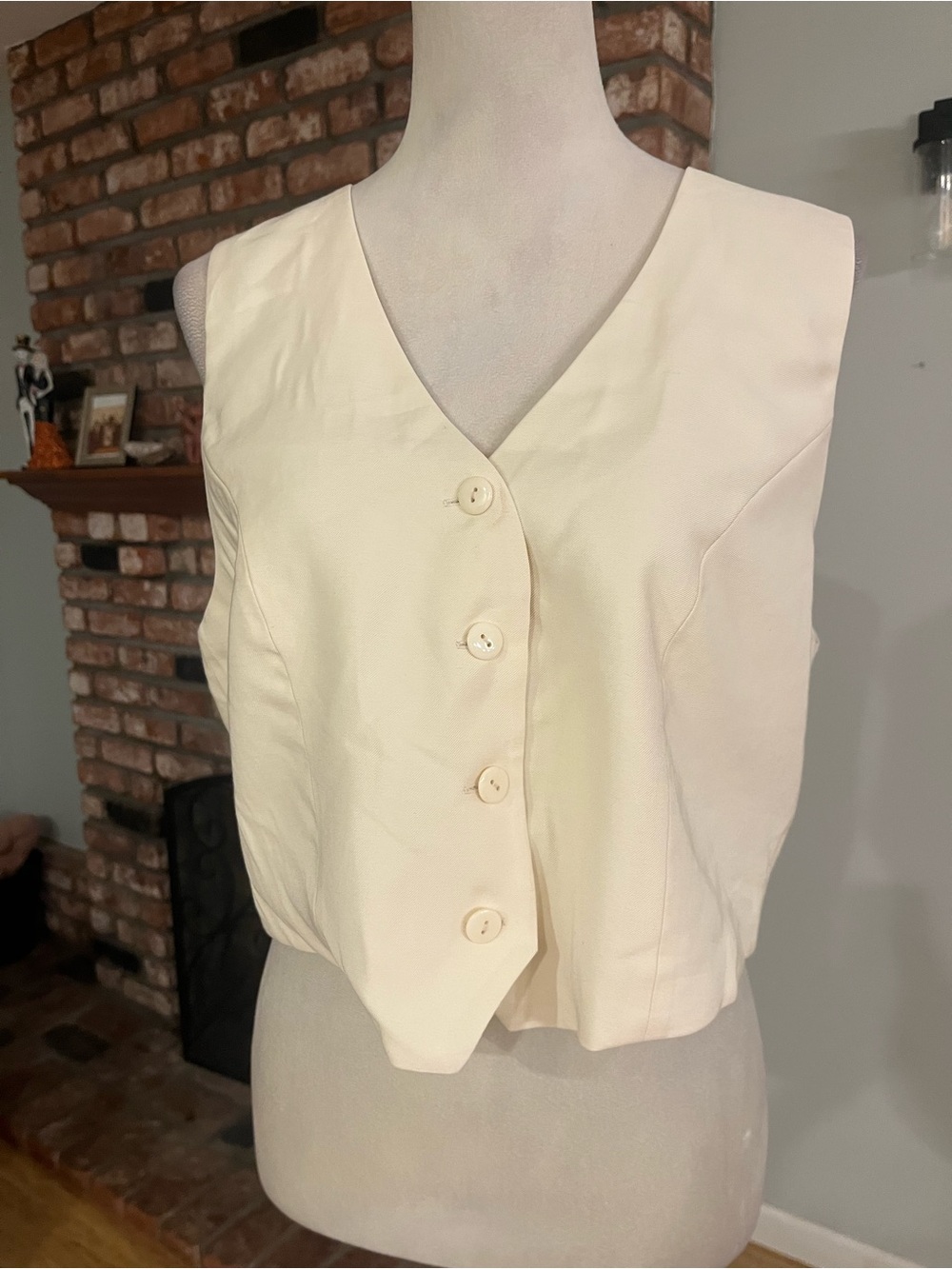 Wayf NWOT Cream Button-Front Women's Vest
